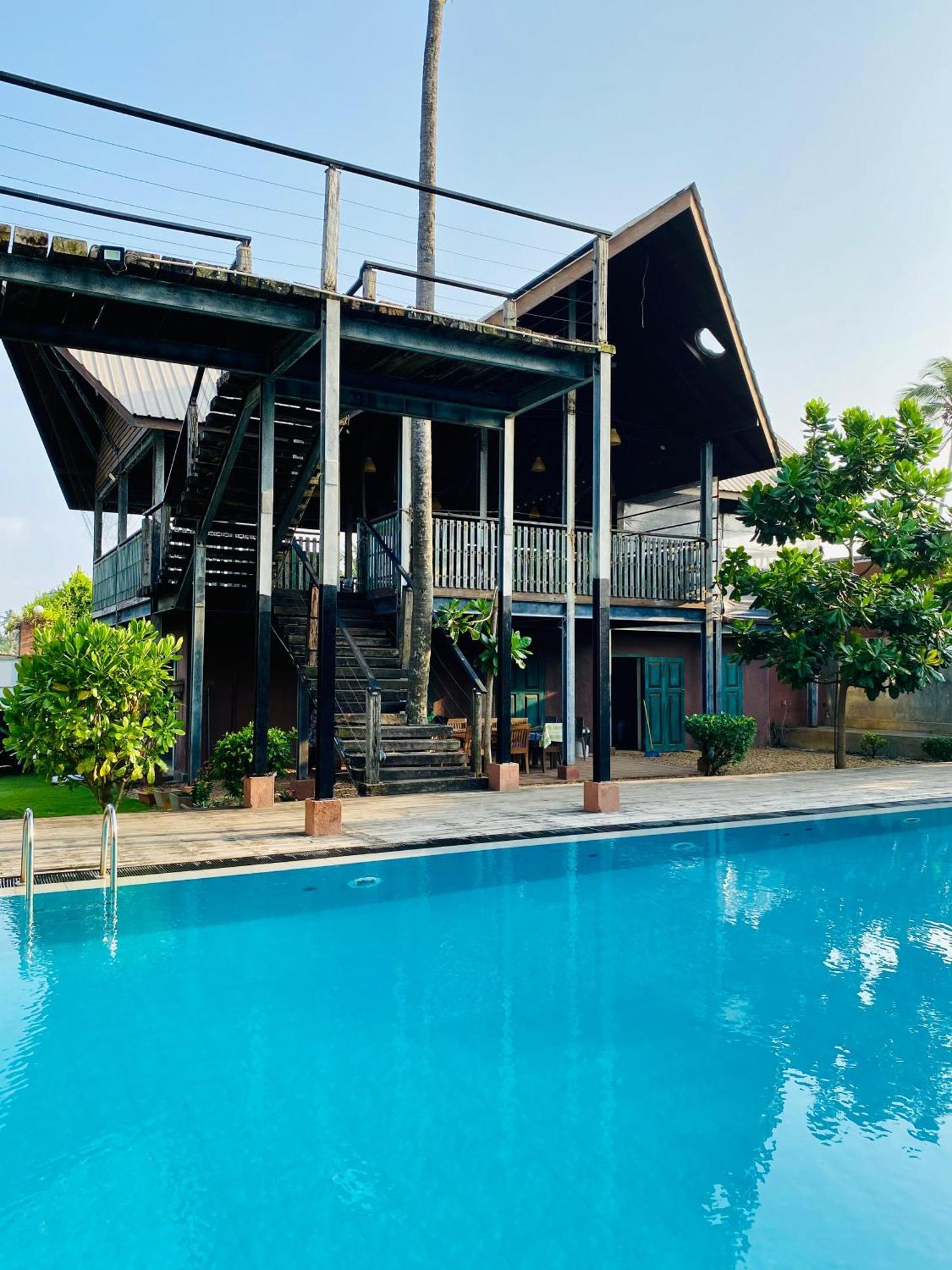 Saprin Beach Resort Uswetakeiyawa Exterior photo