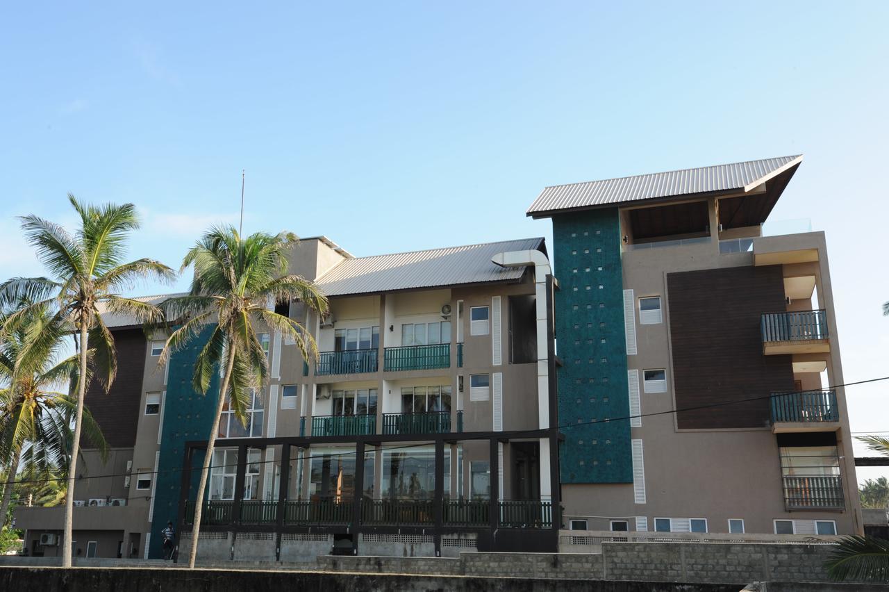 Saprin Beach Resort Uswetakeiyawa Exterior photo