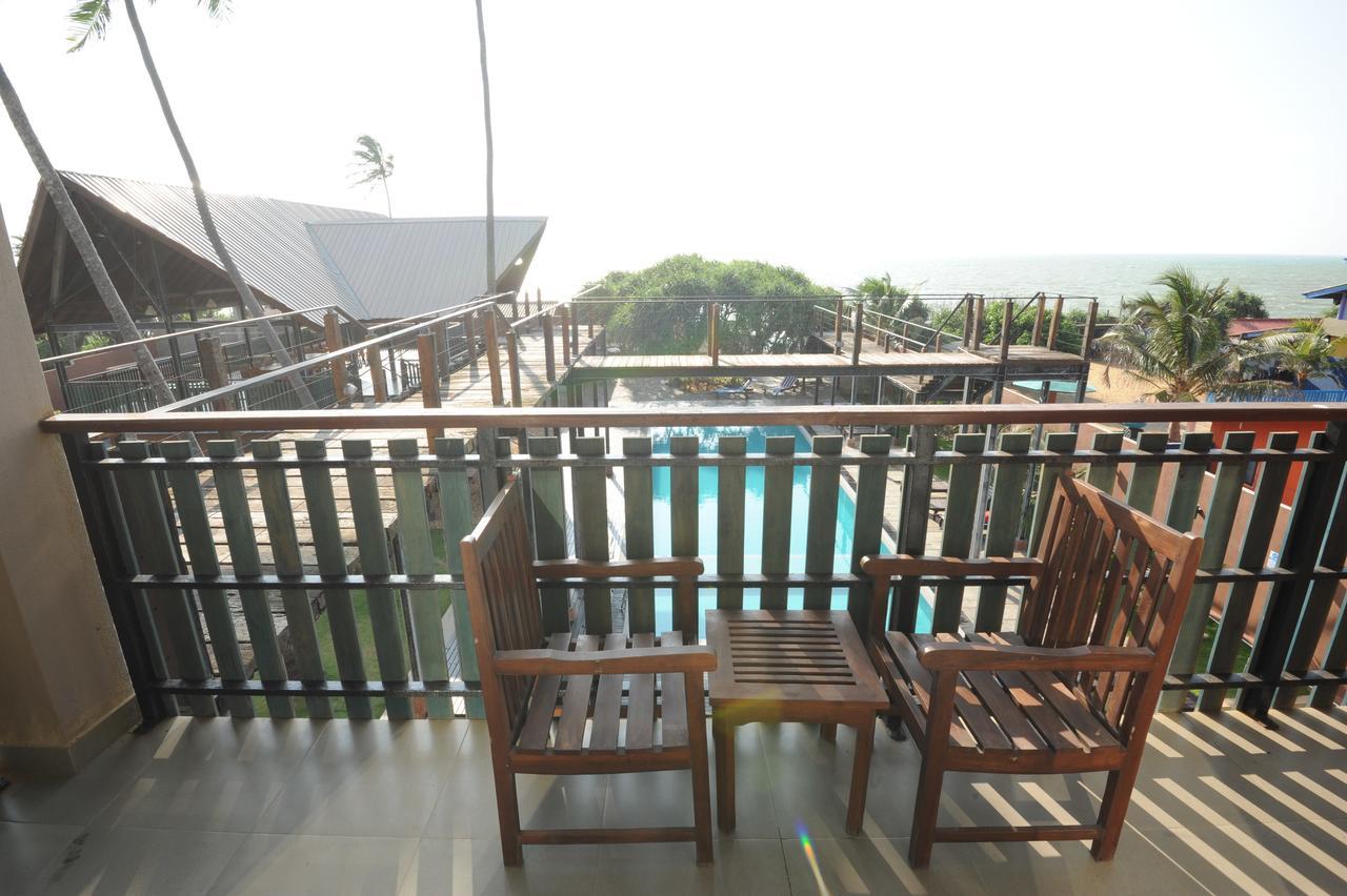 Saprin Beach Resort Uswetakeiyawa Exterior photo