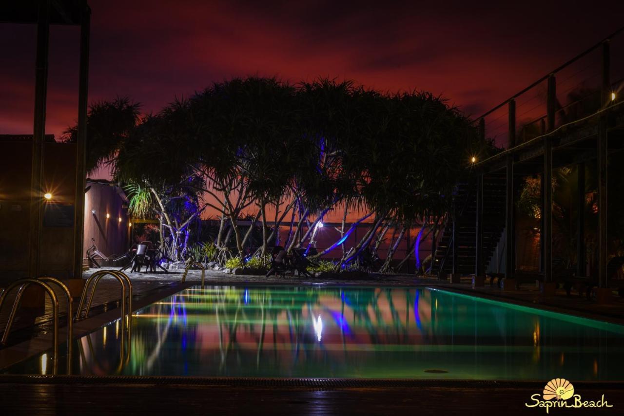 Saprin Beach Resort Uswetakeiyawa Exterior photo
