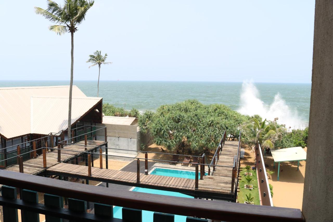 Saprin Beach Resort Uswetakeiyawa Exterior photo