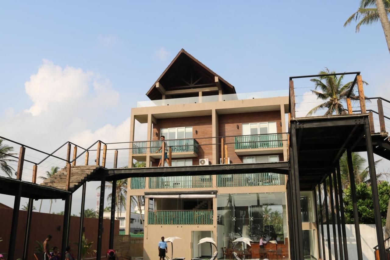 Saprin Beach Resort Uswetakeiyawa Exterior photo